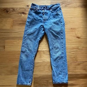 Vintage 90s Levi’s 501 Jeans High Waisted Medium Wash size 25 26